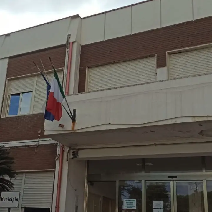 Marina di Gioiosa, il comandante dei vigili denuncia per lesioni personali il sindaco