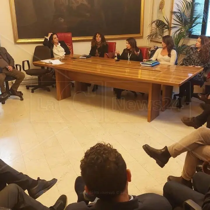 Riutilizzo delle Ferrovie Taurensi, l’assessore regionale Staine avvia confronto con i sindaci della Piana