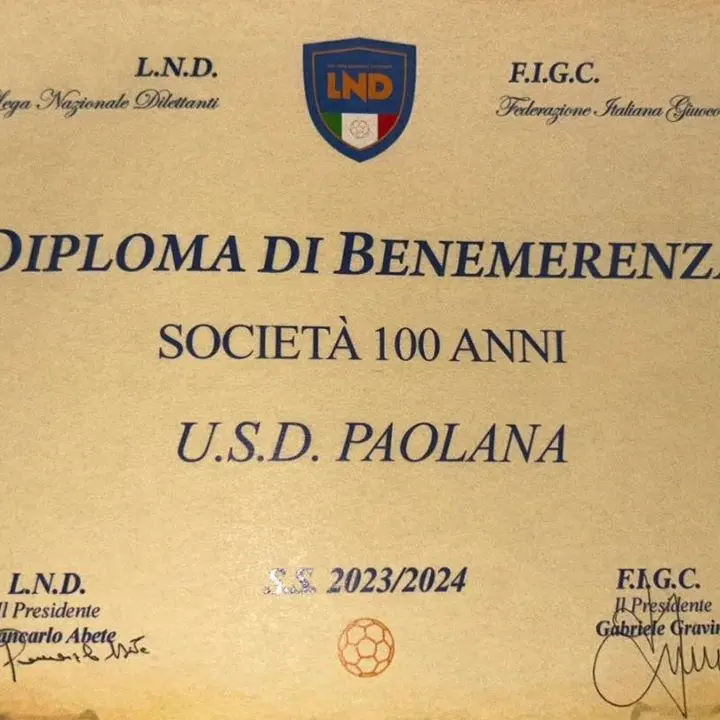 Dilettanti, la società calabrese della Paolana premiata dalla FIGC per i suoi 100 anni