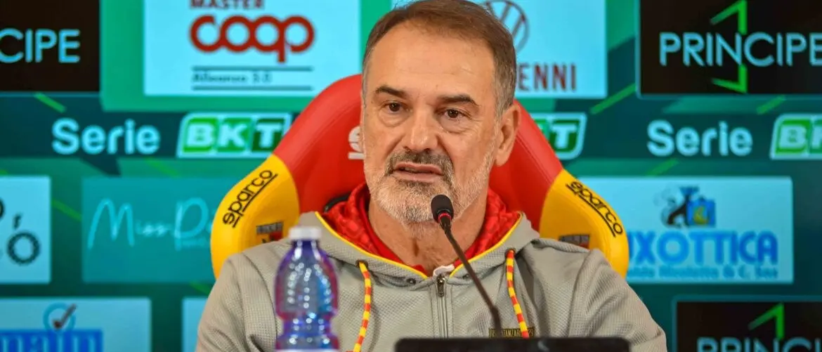 Catanzaro-Cosenza, Vivarini: «Dobbiamo affrontare la gara con la consapevolezza di essere una grande squadra»