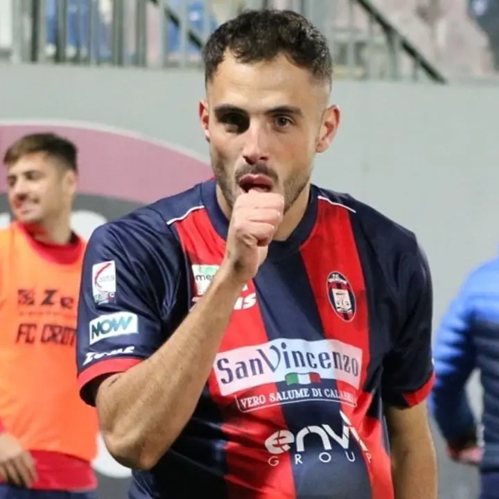 Il Crotone si impone sul Potenza con Tumminello e Gomez: 2-1 allo Scida