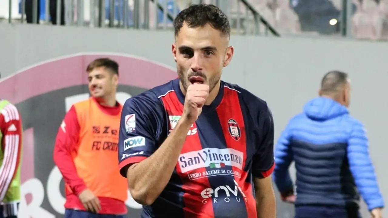 Il Crotone si impone sul Potenza con Tumminello e Gomez: 2-1 allo Scida