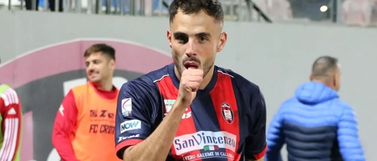 Il Crotone si impone sul Potenza con Tumminello e Gomez: 2-1 allo Scida
