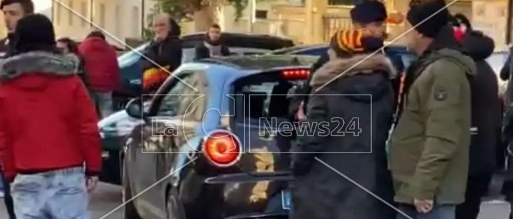 Scambiati per tifosi del Cosenza e aggrediti con calci e pugni alla loro auto: disavventura per due vibonesi