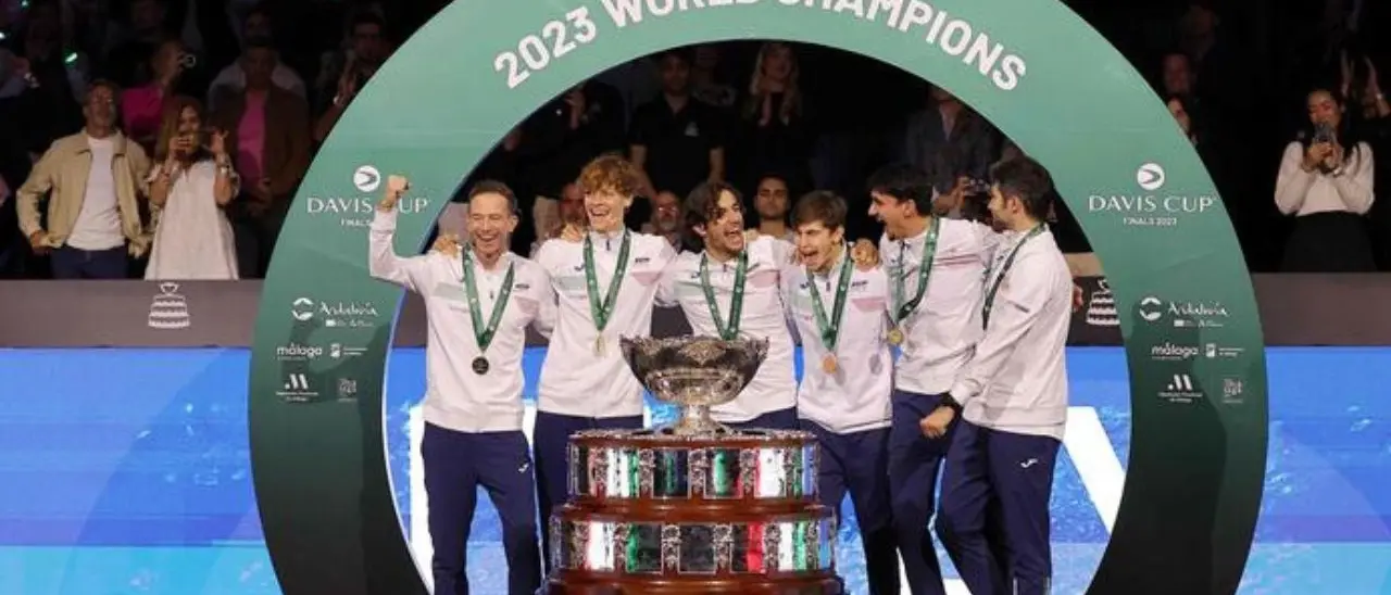 Il sogno diventa realtà, la Coppa Davis torna in Italia dopo 47 anni. Sinner entra nella storia