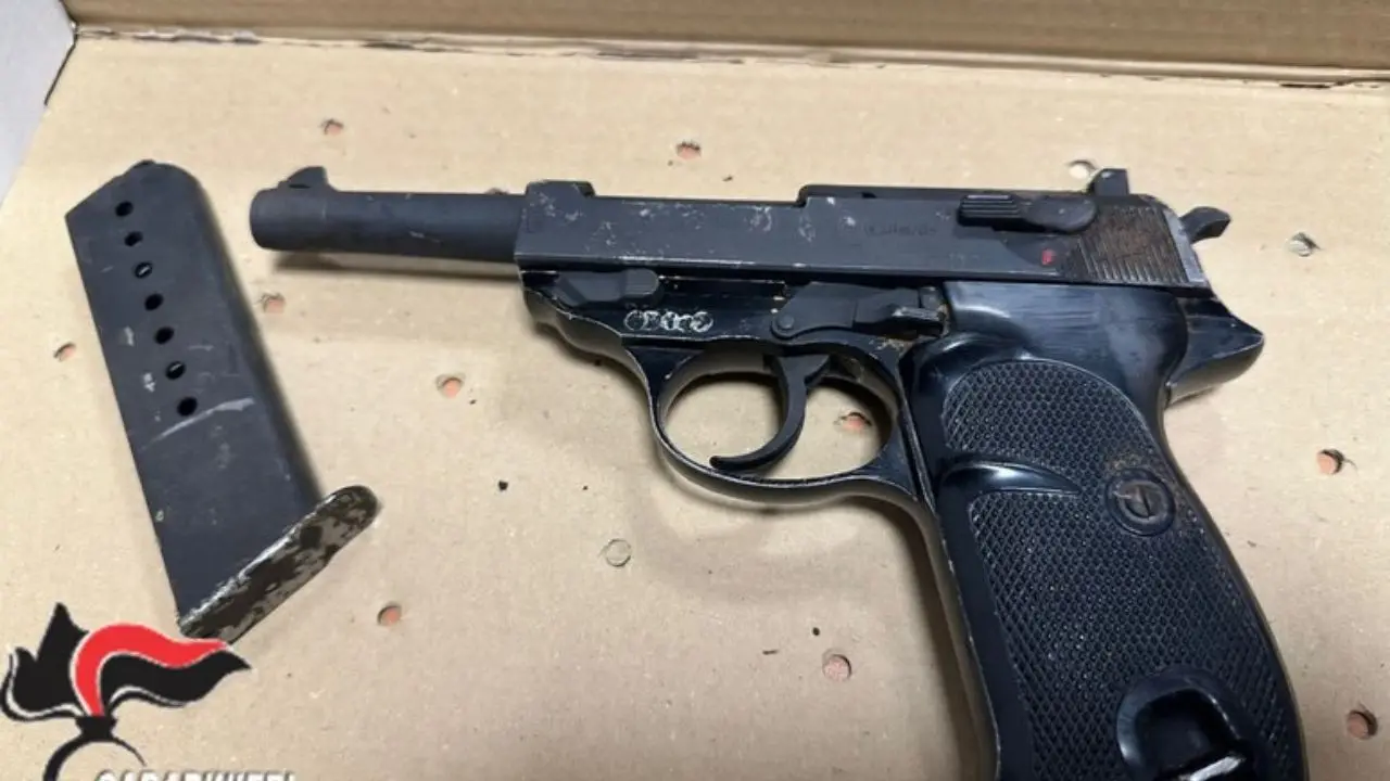 Lamezia Terme, trovato con una pistola clandestina e droga dai carabinieri: arrestato un 39enne