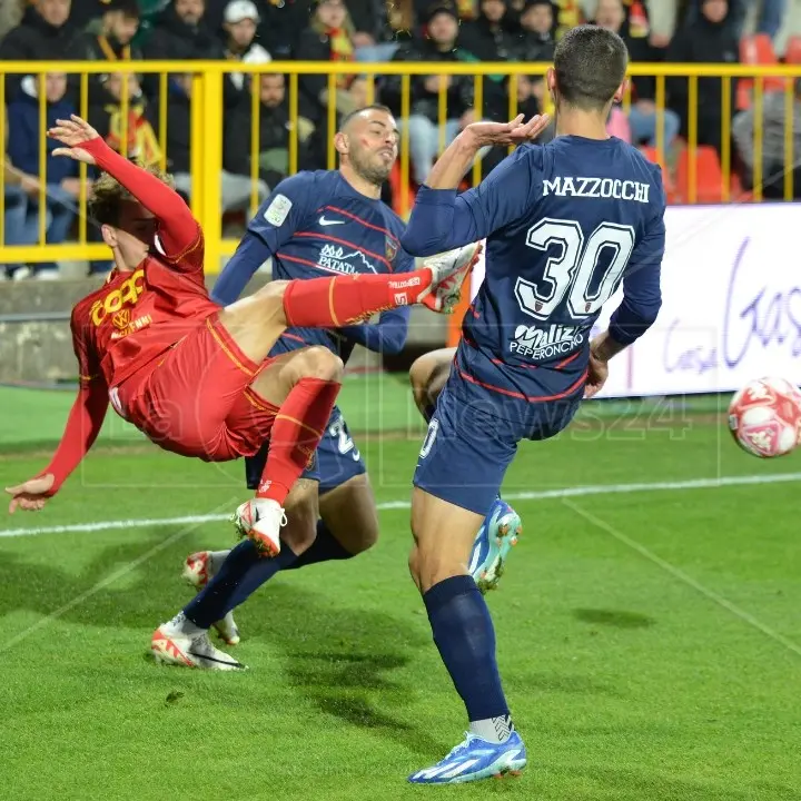 Derby Catanzaro-Cosenza, le sanzioni del giudice sportivo per i due club