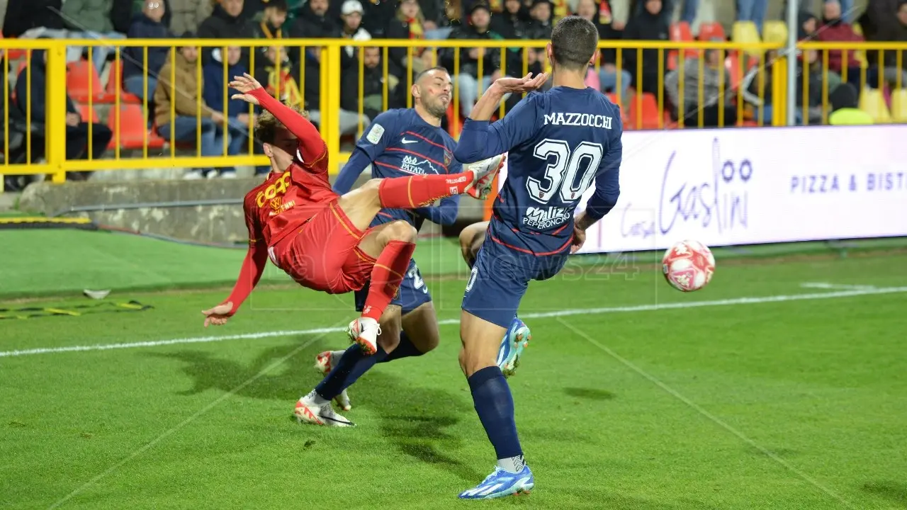 Derby Catanzaro-Cosenza, le sanzioni del giudice sportivo per i due club