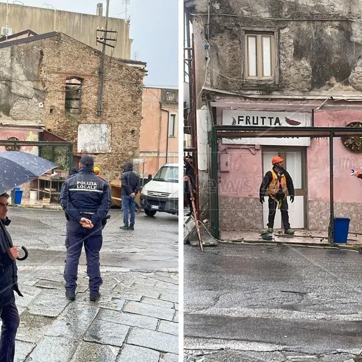 Vibo, demolito il chiosco della famiglia del collaboratore di giustizia Andrea Mantella