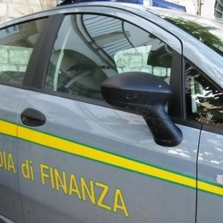 Associazione a delinquere e corruzione, anche 2 finanzieri tra le 6 persone arrestate a Cosenza