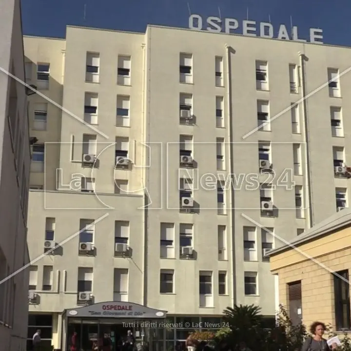 Caldo d’estate e gelo d’inverno, la mancanza di climatizzatori all’ospedale di Crotone fa scattare l’emergenza