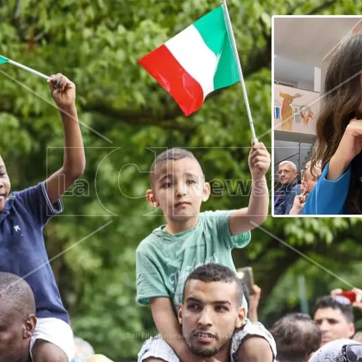 Cittadinanza onoraria per minori stranieri, Cosenza come Bologna: approvata la norma