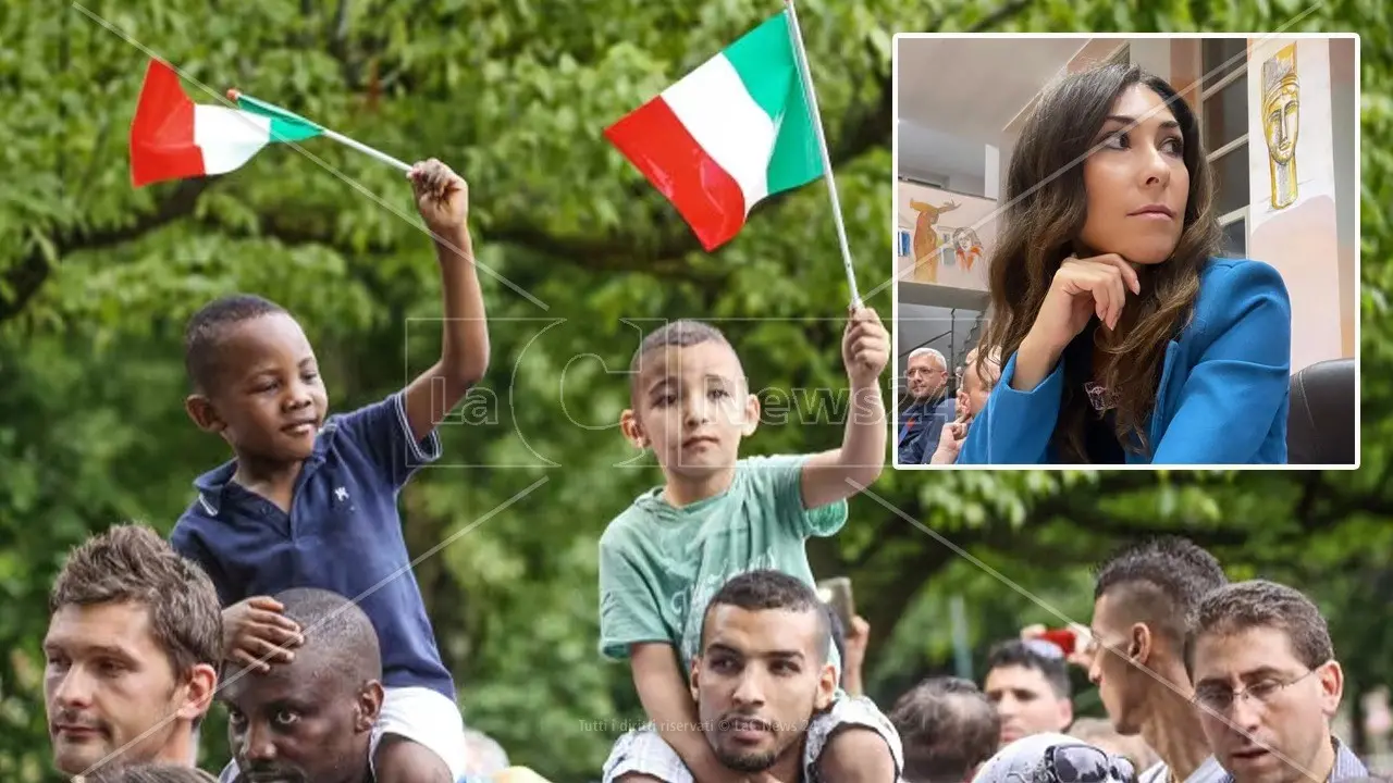 Cittadinanza onoraria per minori stranieri, Cosenza come Bologna: approvata la norma