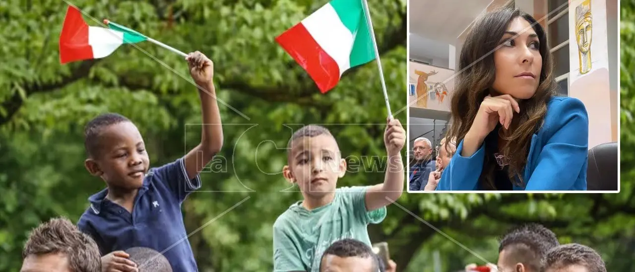 Cittadinanza onoraria per minori stranieri, Cosenza come Bologna: approvata la norma