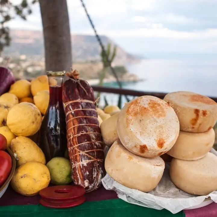 Ospitalità e buon cibo, a Vibo Valentia la presentazione della guida Osterie d’Italia 2024