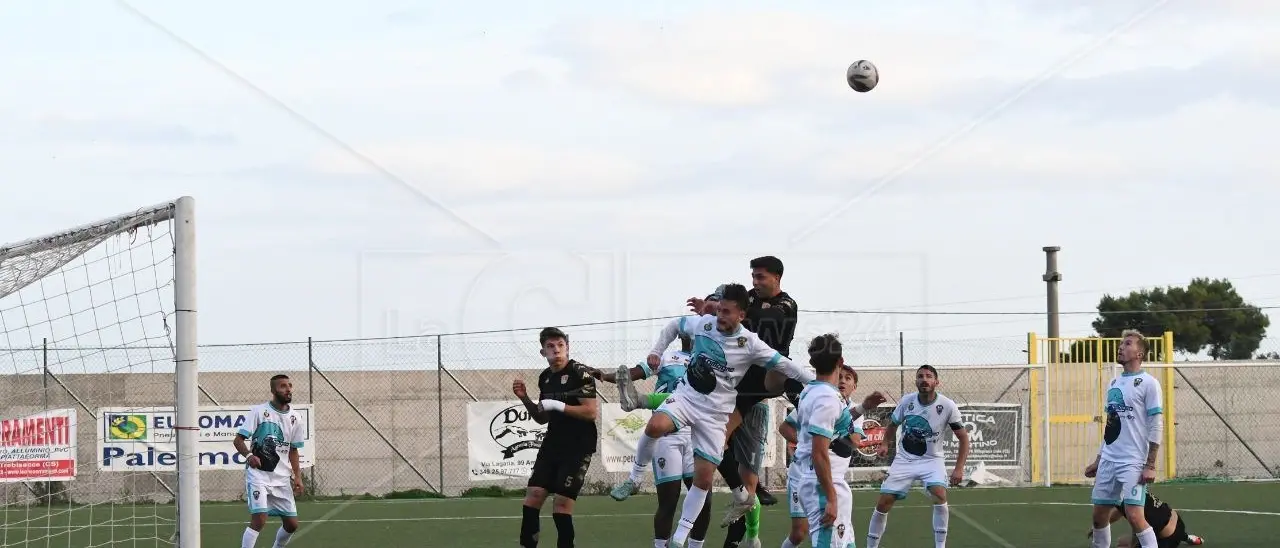 Il Sambiase batte il Trebisacce e ipoteca la finalissima: all’Amerise finisce 0-2