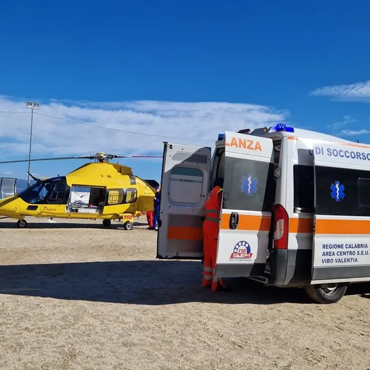 Grave incidente a Vibo, auto investe pedone: trasportato d’urgenza in ospedale a Catanzaro