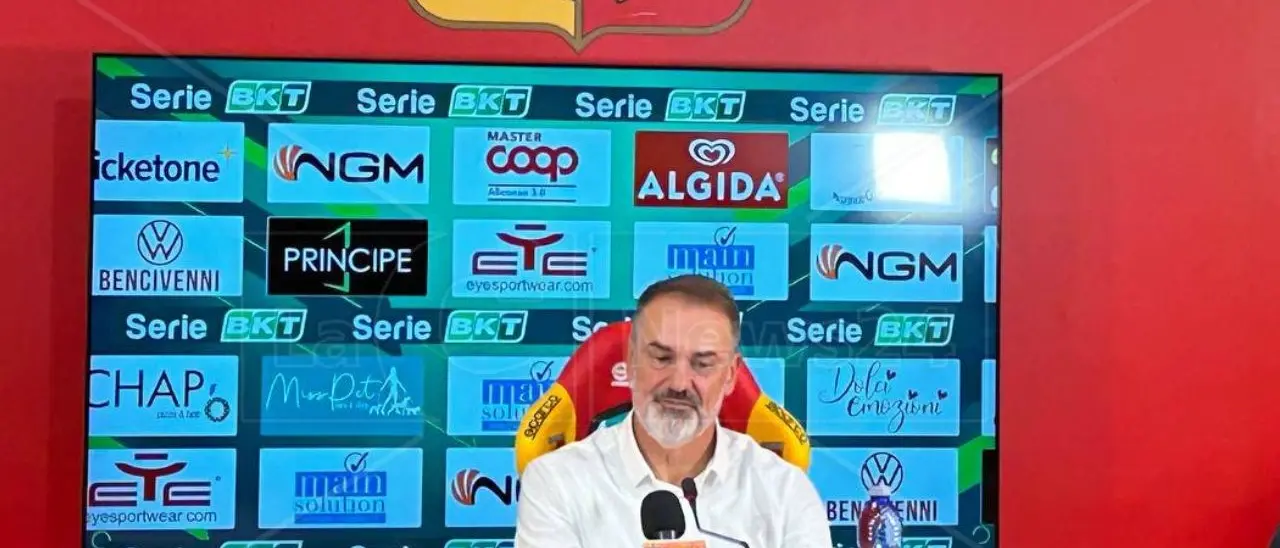 Verso Palermo-Catanzaro, Vivarini mette tutti in guardia: «Sfida proibitiva da approcciare con attenzione»