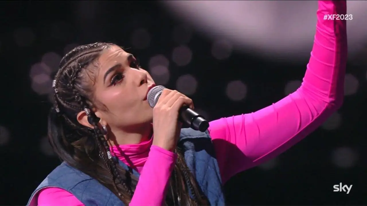 X Factor 2023, continua il sogno di Sarafine: la cantautrice calabrese vola in finale