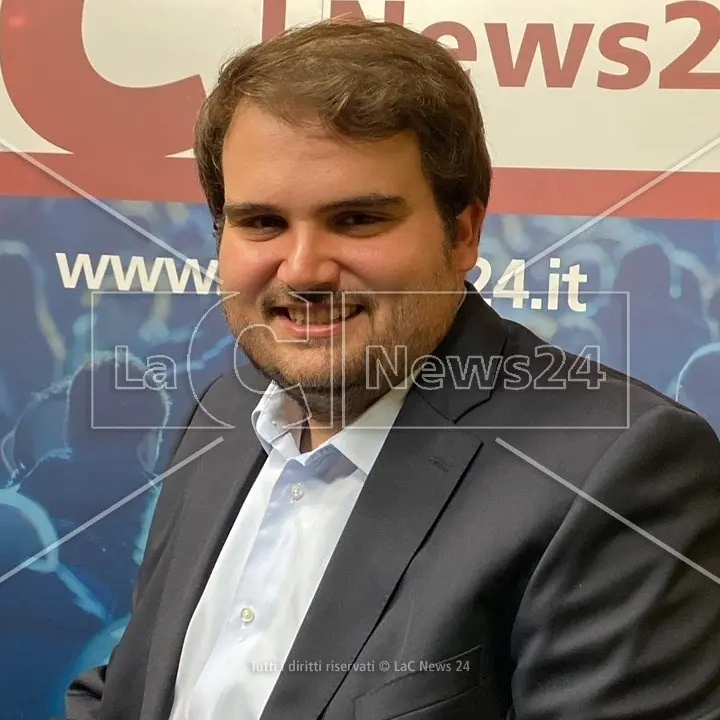 Pecoraro (Pd): «I sondaggi non sono voti, distacco sarà minimo». E difende Stumpo: «Non è un paracadutato»