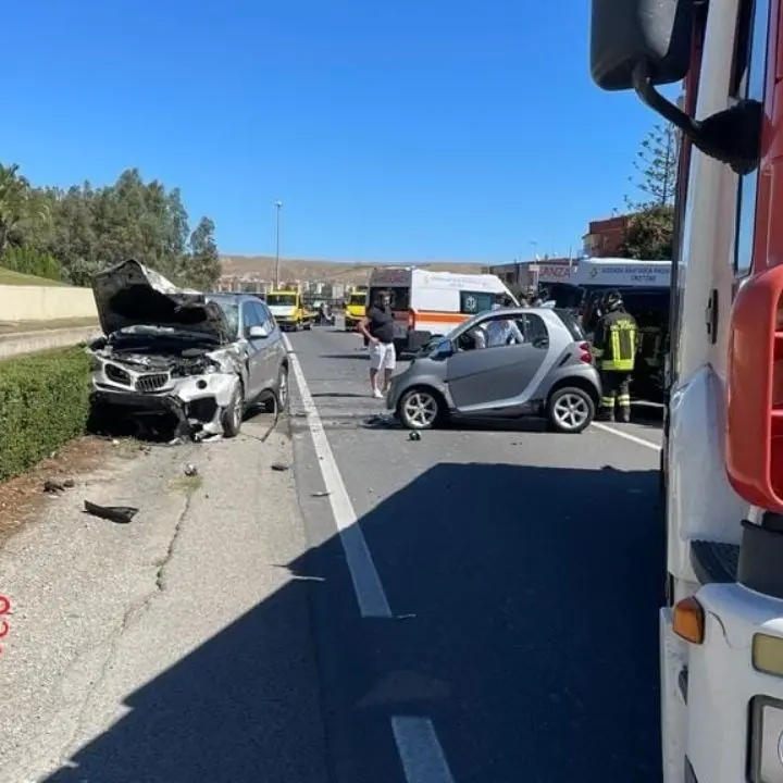 Drammatico incidente sulla 106, un morto e tre feriti nel Crotonese