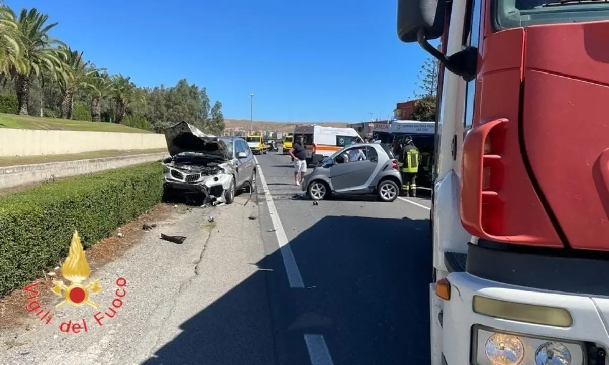 Drammatico incidente sulla 106, un morto e tre feriti nel Crotonese