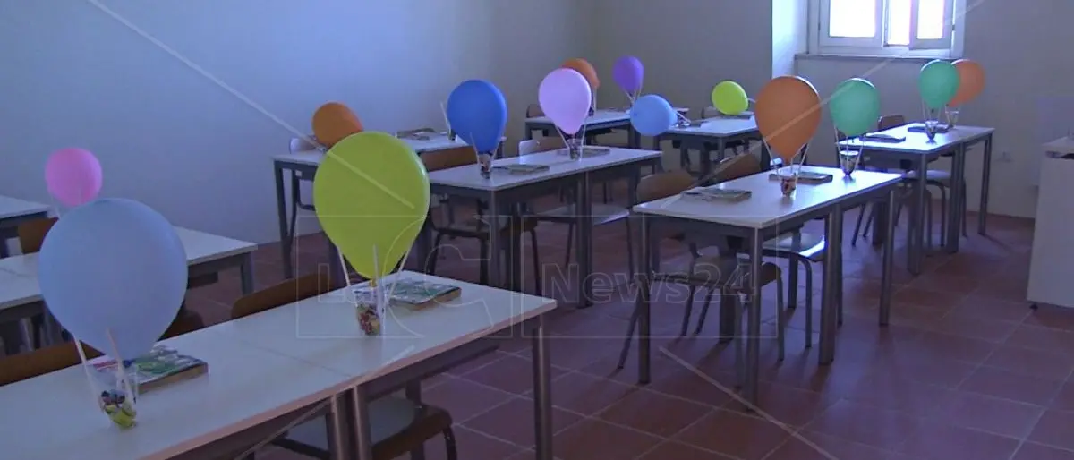 Domani prima campanella per quasi 230mila studenti calabresi: via la mascherina e torna il compagno di banco