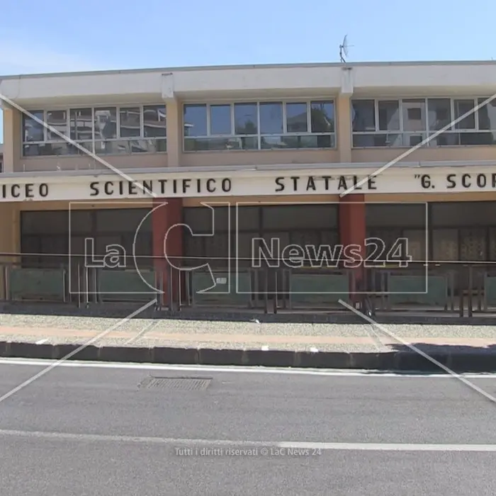 Cosenza, la Provincia manda un avviso di sfratto al Liceo Scorza: 9 classi restano senza aule