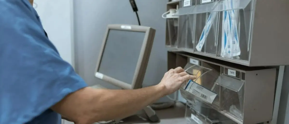 Centro di farmacovigilanza, Bruni incalza: «Ennesimo stop a causa di una burocrazia lentissima e oppressiva»