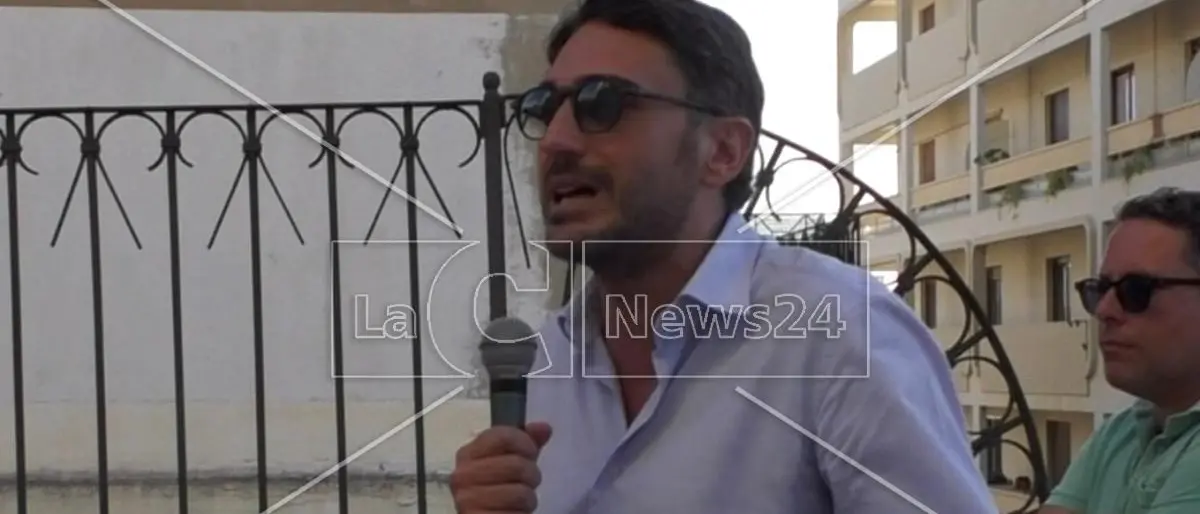 Il Pd a Reggio suona la carica contro la destra, Irto: «Chiariscano rapporti con la Russia»