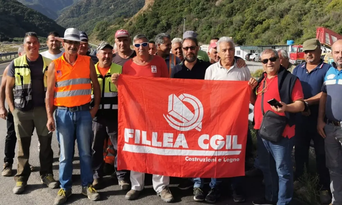 Cantieri bloccati sulla Longobucco-mare: i lavoratori incrociano le braccia a causa dei ritardi nei pagamenti