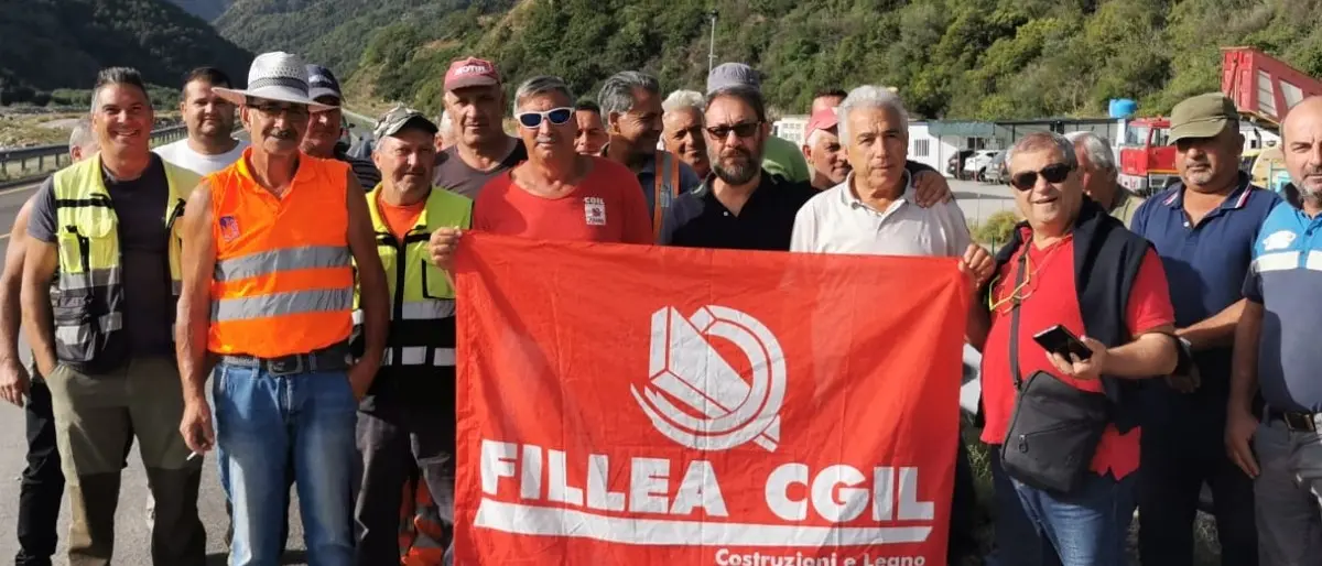 Cantieri bloccati sulla Longobucco-mare: i lavoratori incrociano le braccia a causa dei ritardi nei pagamenti