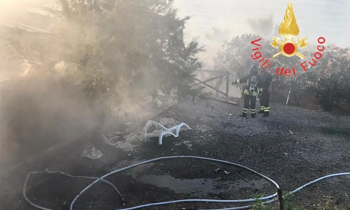 Due vasti incendi nel Catanzarese: danni e disagi alla popolazione anche nel capoluogo