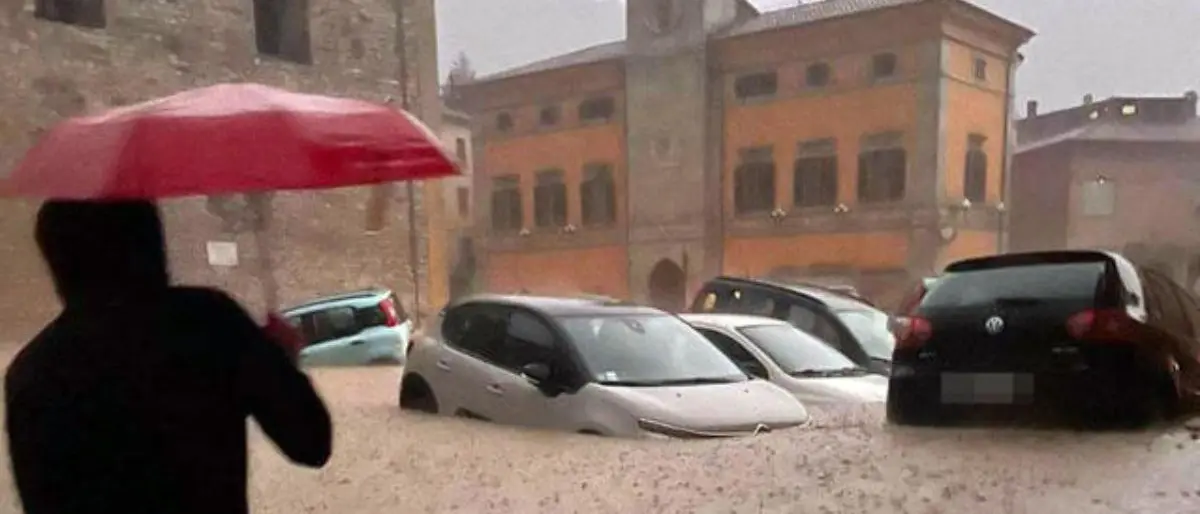 Bomba d’acqua nelle Marche, si aggrava il bilancio: 9 morti. Dispersi anche due bambini: ricerche in corso