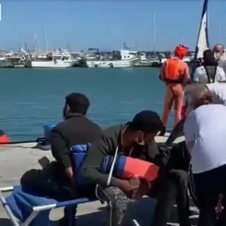 Sbarco a Crotone con oltre 300 migranti, fermati i 5 presunti scafisti
