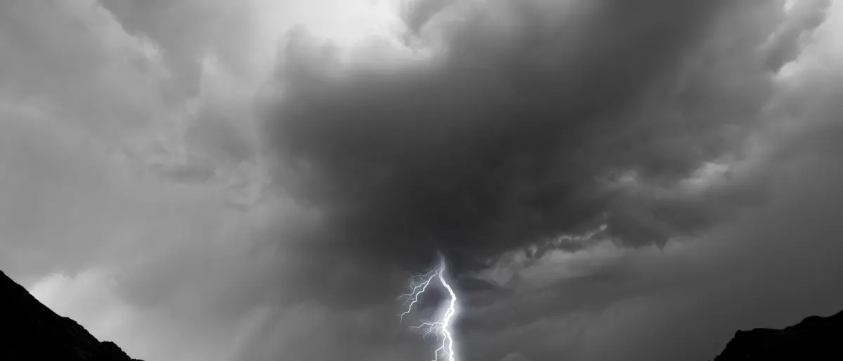 Il maltempo in arrivo in Calabria fa paura, Occhiuto mobilita uomini e mezzi: «Massima prudenza»