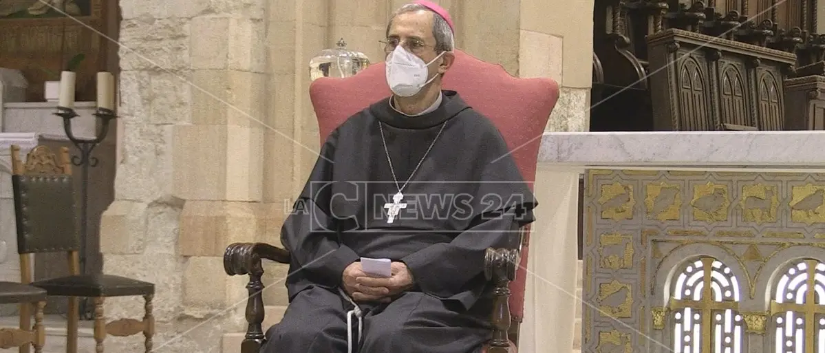 Cosenza, lutto cittadino per il giorno dei funerali dell’arcivescovo Nolè: chiuse anche le scuole
