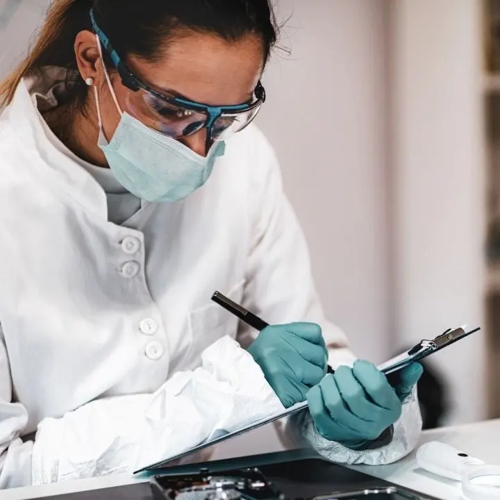 Covid, in Calabria calano i ricoveri (-18): nel bollettino 425 nuovi contagi e 2 morti