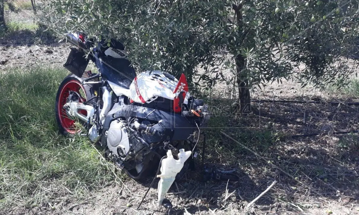 Incidente nel Cosentino, scontro tra un’auto e una moto: un morto e due feriti