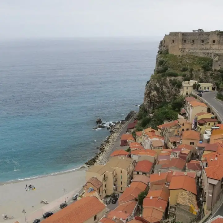 In Calabria cieli sereni o poco nuvolosi ma si abbassano le temperature: le previsioni