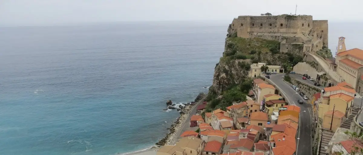 In Calabria cieli sereni o poco nuvolosi ma si abbassano le temperature: le previsioni
