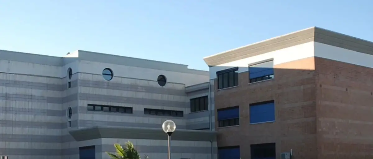 Non viene ammessa alla maturità e aggredisce un’insegnante in classe, 19enne denunciata nel Catanzarese