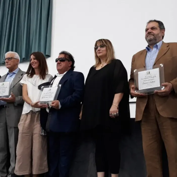 Crotone, consegnati i premi in memoria di Dodò Gabriele, la mamma: «La ‘ndrangheta non guarda in faccia nessuno»