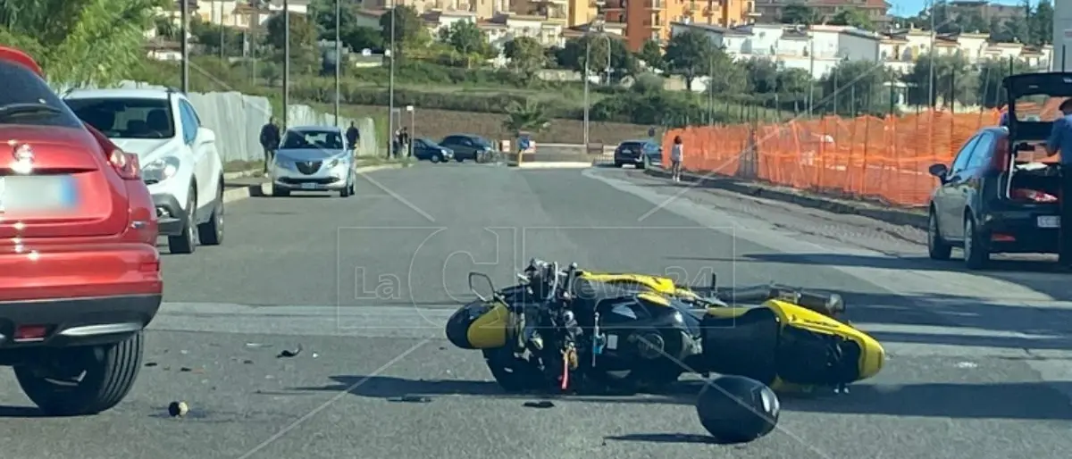 Grave incidente a Vibo tra una moto e un’auto: centauro trasferito a Catanzaro con elisoccorso
