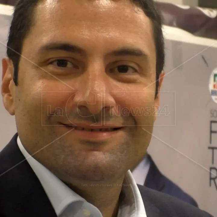 Elezioni, Gentile: «Aumenteremo organici e stipendi delle forze dell’ordine»
