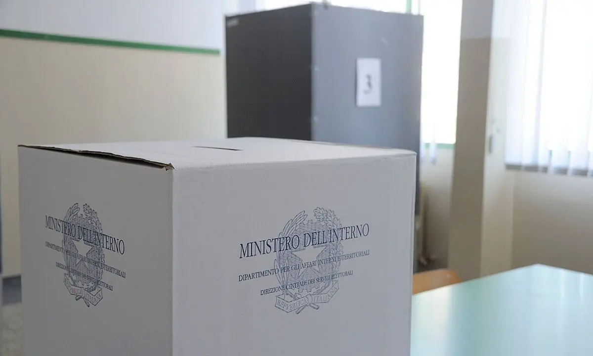 Elezioni, la posta in palio in Calabria: referendum su Occhiuto, ma il M5s è la grande incognita