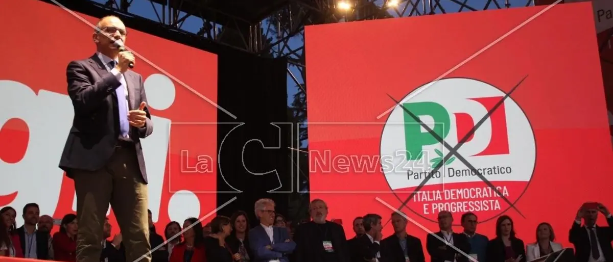 Il Pd chiude la campagna elettorale a Roma, Letta: «Non permetteremo alla destra di stravolgere la Costituzione»