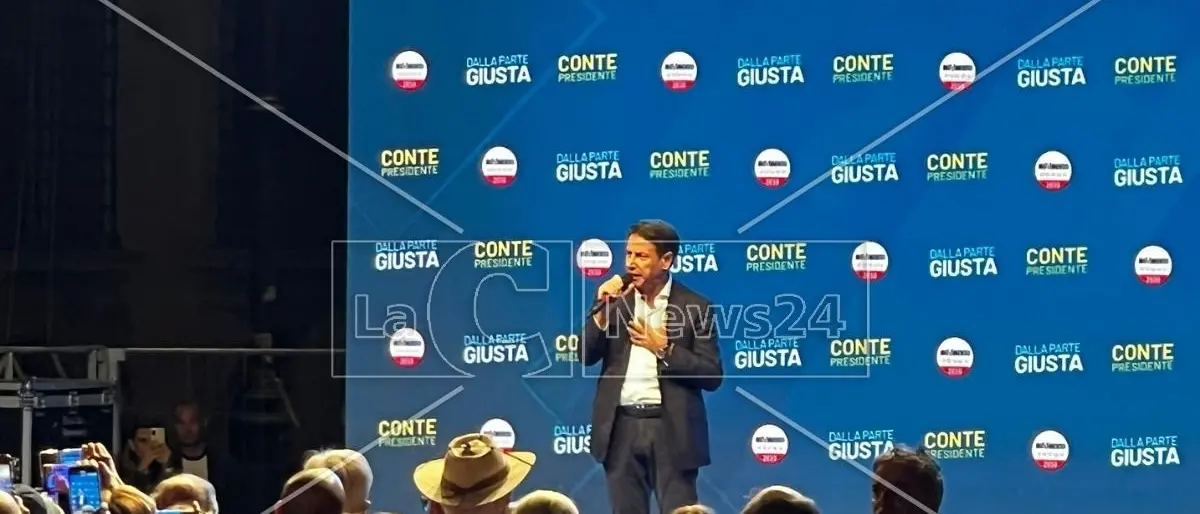 Politiche 2022, Conte infiamma il popolo del M5s a Roma: legalità, giustizia e lotta alla povertà i temi centrali