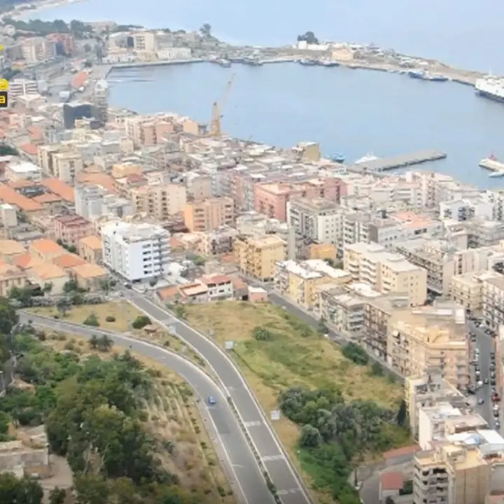 Diretti in Sicilia con 43 chili di droga a bordo: arrestati al porto di Villa San Giovanni due autotrasportatori