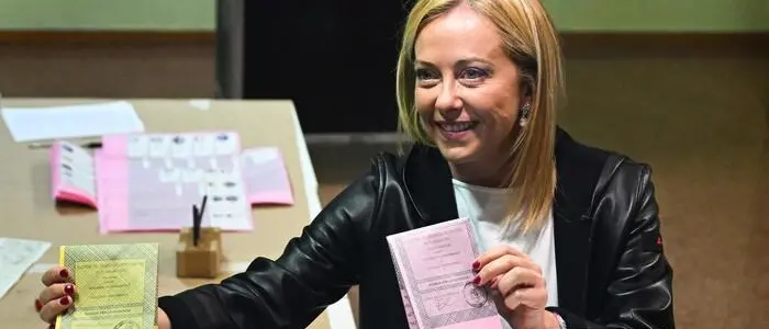 Elezioni 2022, Fratelli d’Italia primo partito: Meloni verso la vittoria e centrodestra maggioranza alla Camera e al Senato - LIVE